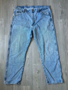 Wrangler Men's Light Blue Relaxed Fit Jeans